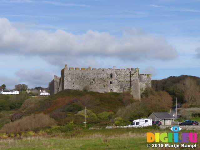 FZ021447 Manorbier castle